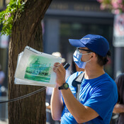 Emerging historian Benson Cheung leading the Creating Toronto tour, August 28, 2022. Image by Ashley Duffus.