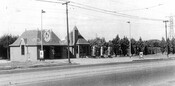 Joy Oil gas and service station, Lake Shore Boulevard West and Windermere Avenue, 1940s. Courtesy of Mike Filey.