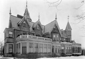 Oaklands estate, circa 1905. Wisconsin Historical Society.