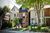 Homes on Robert Street, July 10, 2022. Image by Herman Custodio.